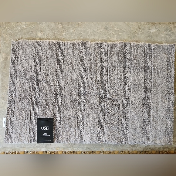 NWT UGG  Elise Bath Rug 21x34 Gray - Picture 1 of 7